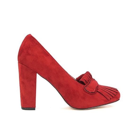 Red Fringe Curved Toe Pump - Picture 2 of 6